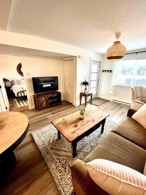 Cozy Lakeview Suite Victoria Extérieur photo