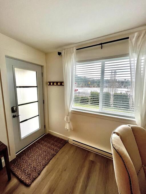 Cozy Lakeview Suite Victoria Extérieur photo